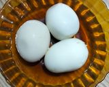 Foto langkah ke 2 dari resep Telur Rebus Goreng.