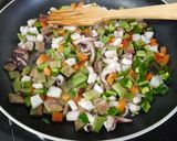 Foto del paso 4 de la receta: Paella de sèpia con bajocones