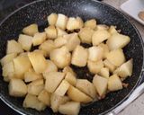 Foto del paso 6 de la receta: Lomo de cerdo al horno con guarnición de patatas salteadas