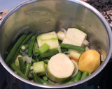Foto del paso 2 de la receta: Puré o papilla de pescado con verduras para bebés (hecha con caldo de pescado casero)