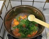 Foto langkah ke 2 dari resep Sayur Bening Bayam Wortel.