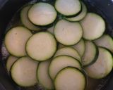 Une image de l'étape 2 de Émincé poulet sauce mozzarella PDT et courgettes à la tapenade.