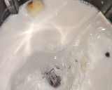 A picture of step 1 of Banana date shake.