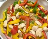 A picture of step 6 of Stir-Fried Chicken Breast with Tri-Color Peppers 🫑.