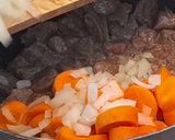 Foto del paso 1 de la receta: Estofado de ternera con patatas