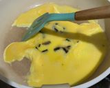 Foto langkah ke 5 dari resep Omelette Jamur.