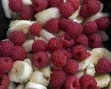 A picture of step 3 of Pear, Banana & Raspberries Crumble.