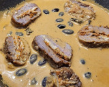 Foto del paso 12 de la receta: Solomillo de cerdo en salsa de sobrasada y queso