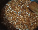 A picture of step 3 of Peanuts chikki.