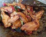 Foto langkah ke 4 dari resep Ayam kecap bumbu iris.