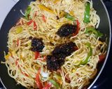 চিলি গার্লিক নুডলস (Chilli garlic noodles recipe in bengali) রেসিপির ধাপ 3 ছবি