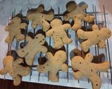 Foto del paso 5 de la receta: Galletitas momias de jengibre 🤷