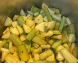 Une image de l'étape 1 de Compote de pomme /rhubarbe /banane.