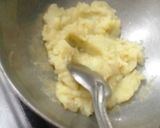 A picture of step 2 of Aloo ka halwa.