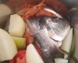 Foto del paso 1 de la receta: Arroz caldoso de dorada y marisco