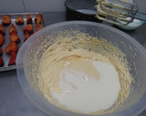 Foto del paso 4 de la receta: Torta de ciruelas frescas y  yogurt