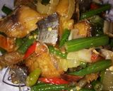 Foto langkah ke 3 dari resep Oseng ikan jambal roti dan kacang panjang.