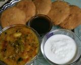 A picture of step 15 of Stuff daal kachodi with aalu tari.