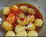 A picture of step 3 of Gralic potatoes with fryms. (lasaniya aloo & fryums).