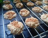 Foto langkah ke 9 dari resep Kue Sagu Keju.