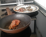 Foto del paso 4 de la receta: Ensalada templada de setas, alcachofas en escabeche y gambas