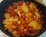 Foto del paso 3 de la receta: Huevos rotos con chorizo