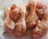 Csirkecombok hagyma-krumpli ágyon 🍗🥔 recept fázis 1 fotója