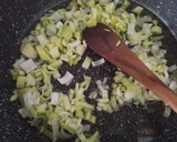 Foto del paso 2 de la receta: Arroz meloso con calamares y langostinos