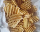A picture of step 6 of Loaded Waffle Fries (w/meats, beans, chz, jalepeno, sour cream).