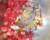 Foto del paso 4 de la receta: Carpaccio de galera, con tartar de tomate y cosas😂😂😂