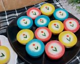 Foto langkah ke 10 dari resep Kue nona manis Rainbow🌈.