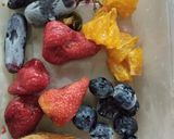 Gambar langkah 2 resipi Yogurt Bark (Frozen Yogurt).