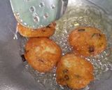 Foto langkah ke 6 dari resep Perkedel Kentang Ekonomis Tanpa Telur.