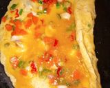 A picture of step 4 of Egg omelette with noodles.