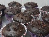 ચોકલેટ કપ કેક (Chocolate Cup Cake Recipe In Gujarati)