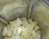 A picture of step 1 of Homemade Garlic Paste.