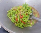Foto langkah ke 3 dari resep Tumis buncis kecap.