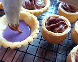 Foto langkah ke 6 dari resep Buttery Pudding Chocolate Mouse Cookie Cup.