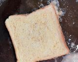 Gambar langkah 3 resipi Cinnamon French Toast.