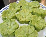 Foto langkah ke 8 dari resep Bolu pisang pandan tabur keju.