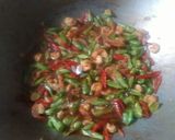 Foto langkah ke 3 dari resep Udang buncis tumis saus tiram.