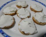 Foto del paso 2 de la receta Tostada de philadelphia y anchoas