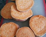 Foto del paso 1 de la receta: Tostas de boniato con brandada de bacalao