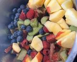 A picture of step 2 of Rhubarb, apple and berries oat crumble @kana’s birthday 🥳.