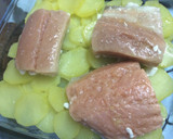Foto del paso 5 de la receta: Salmón con nata y champiñones al horno