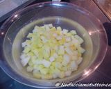 Foto del passaggio 2 della ricetta Involtini di verza con nasello, patate e olive nere