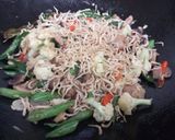 Foto langkah ke 4 dari resep Tumis Buncis, Jamur, Bunga Kol Teri Pedas.
