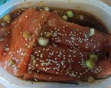 Foto del paso 1 de la receta: Salmón marinado estilo asiático con col y patata