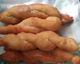 A picture of step 4 of Twisted Doughnuts.