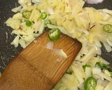 A picture of step 2 of Spanish omelette.